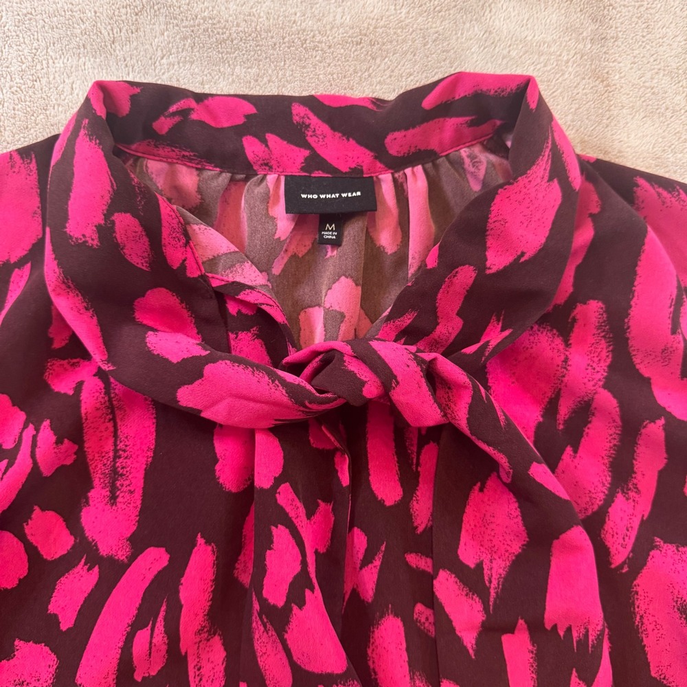 Chic Floral Glam Bow Blouse Sheer Sleeve Abstract Animal Blouse Mob Wife Sz M - Picture 3 of 11